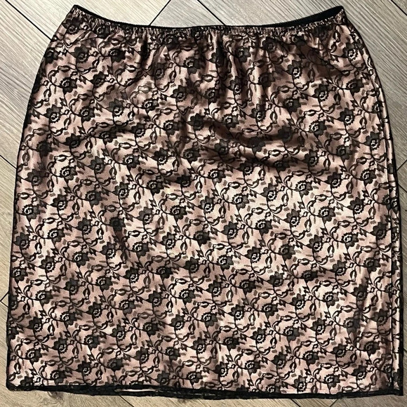 Susan Lucci Women’s Pencil Skirt L Black Lace Overlay Mini Skirt Romantic Goth - Picture 8 of 8